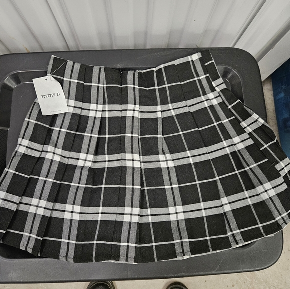 NWT Forever21 black plaid skirt xs - Picture 2 of 3
